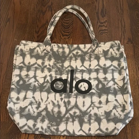 COPY - ALO Yoga Gray Tote Bag - Picture 3 of 11